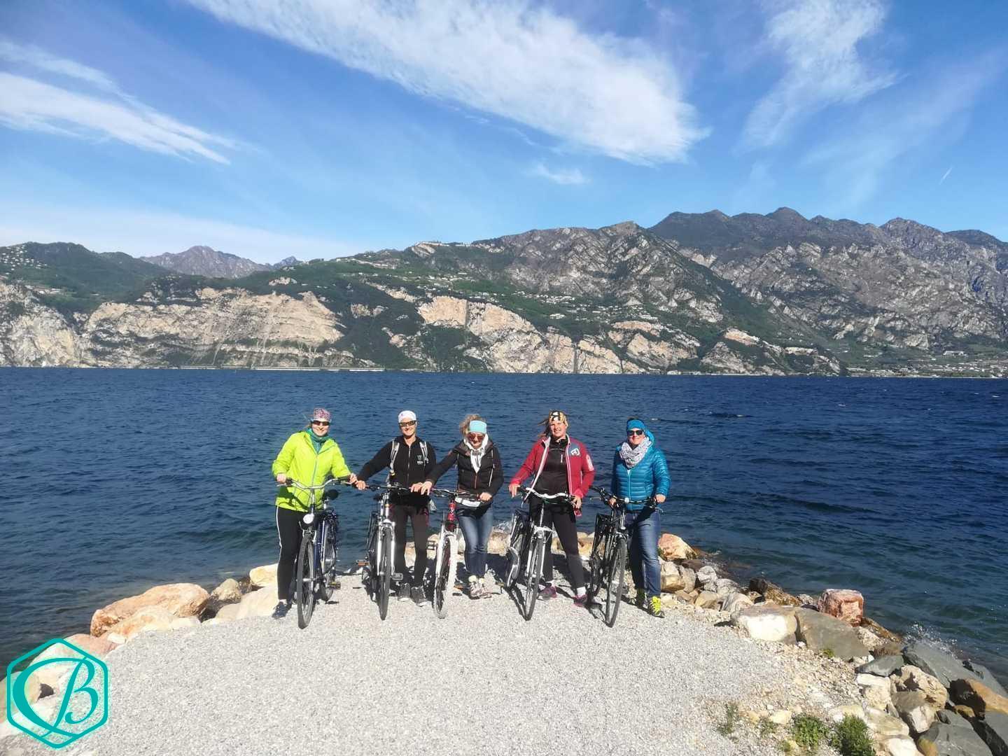 Gardasee Surfcamp Urlaub Surfen Windsurfen SUP Good Vibes