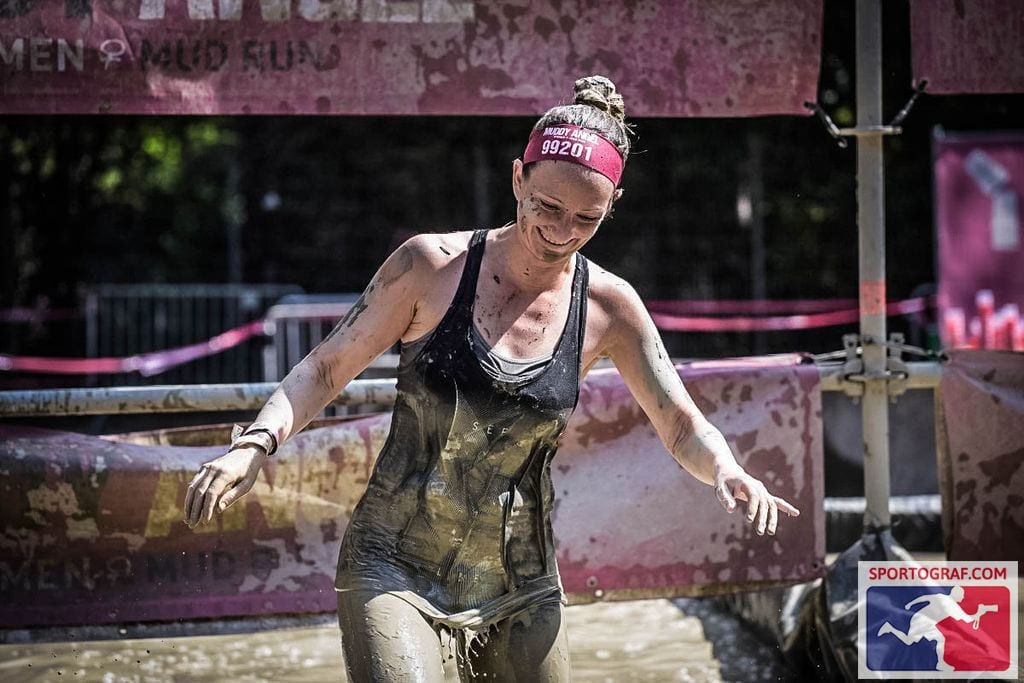 Obstacle Course Racing Muddy Angel Run Hindernislauf Schlamm Matsch Laufen