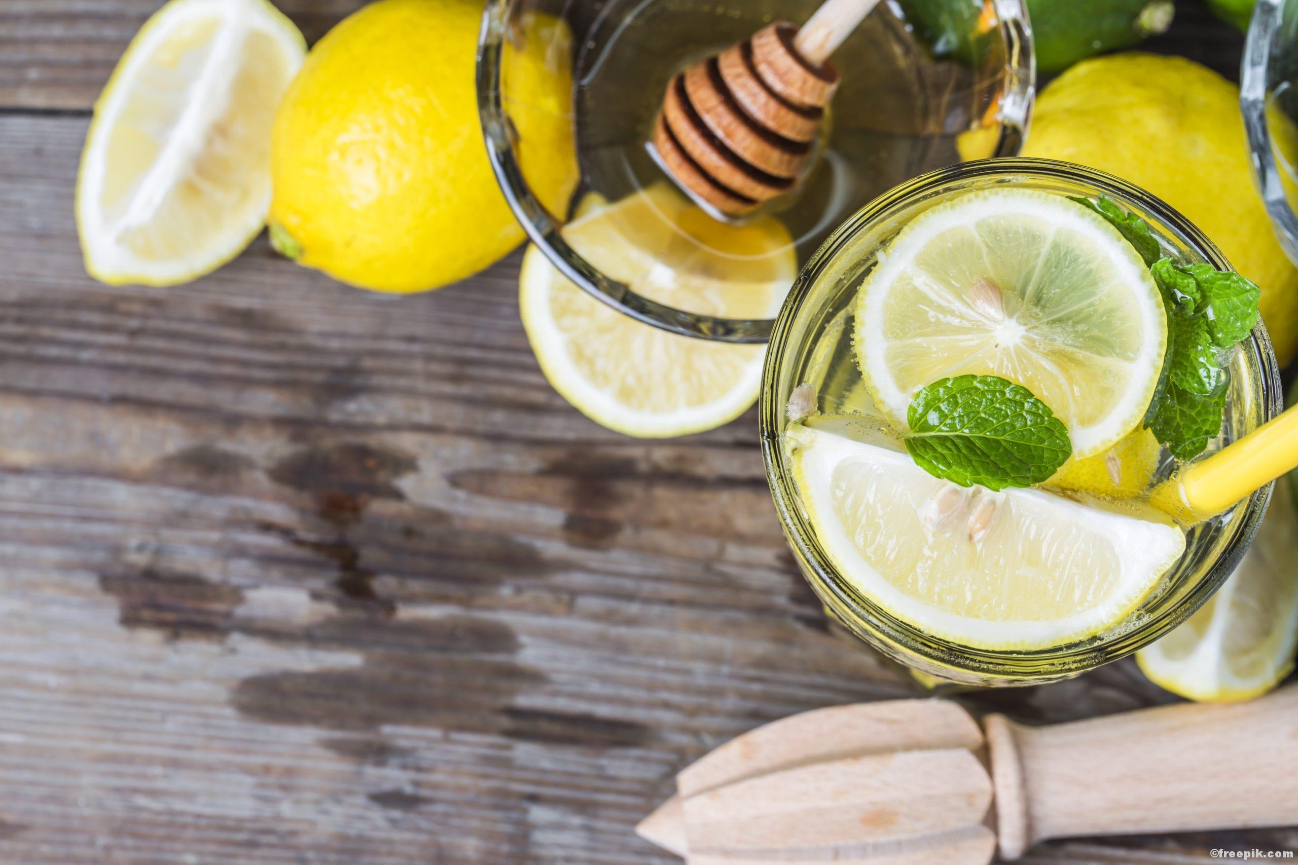 Stoffwechselbooster – Fitness e!Motion ©freepik.com Stoffwecheslbooster Immunbooster Zitronenwasser Gesund